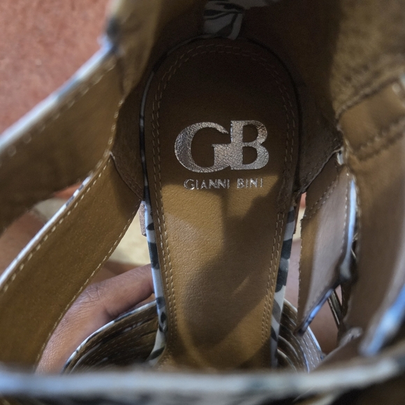 Giani Bini Women's White Floral Chunky Heel Ankle Leather Boots Booties. Size 9 - Picture 7 of 10